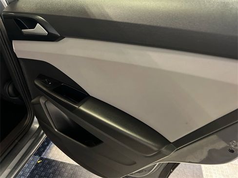 Used 2022 Volkswagen Taos S image 13