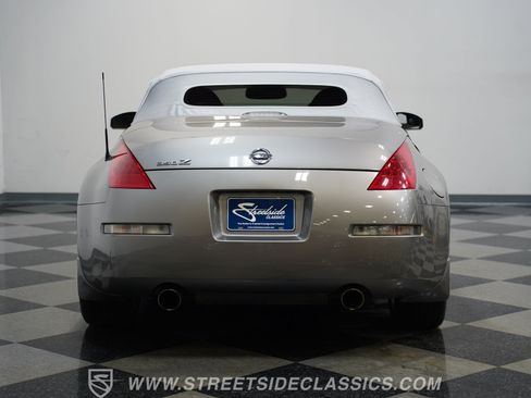 Used 2007 Nissan 350Z Touring RWD image 11