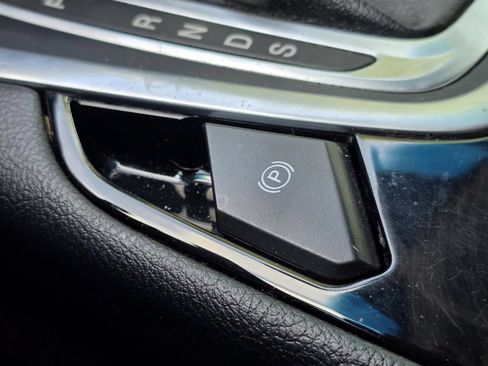Used 2016 Ford Edge Titanium FWD image 25