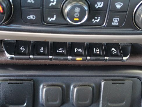 Used 2015 GMC Sierra 1500 Denali AWD/4WD image 40