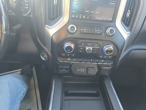 Used 2023 GMC Sierra 3500 SLT w/ SLT Convenience Package image 32