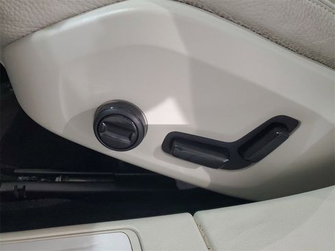 Used 2021 Volvo V60 T5 Cross Country image 16