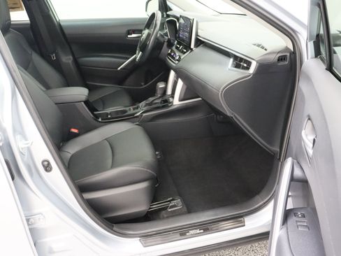 Used 2023 Toyota Corolla Cross XLE w/ Convenience Package FWD image 40