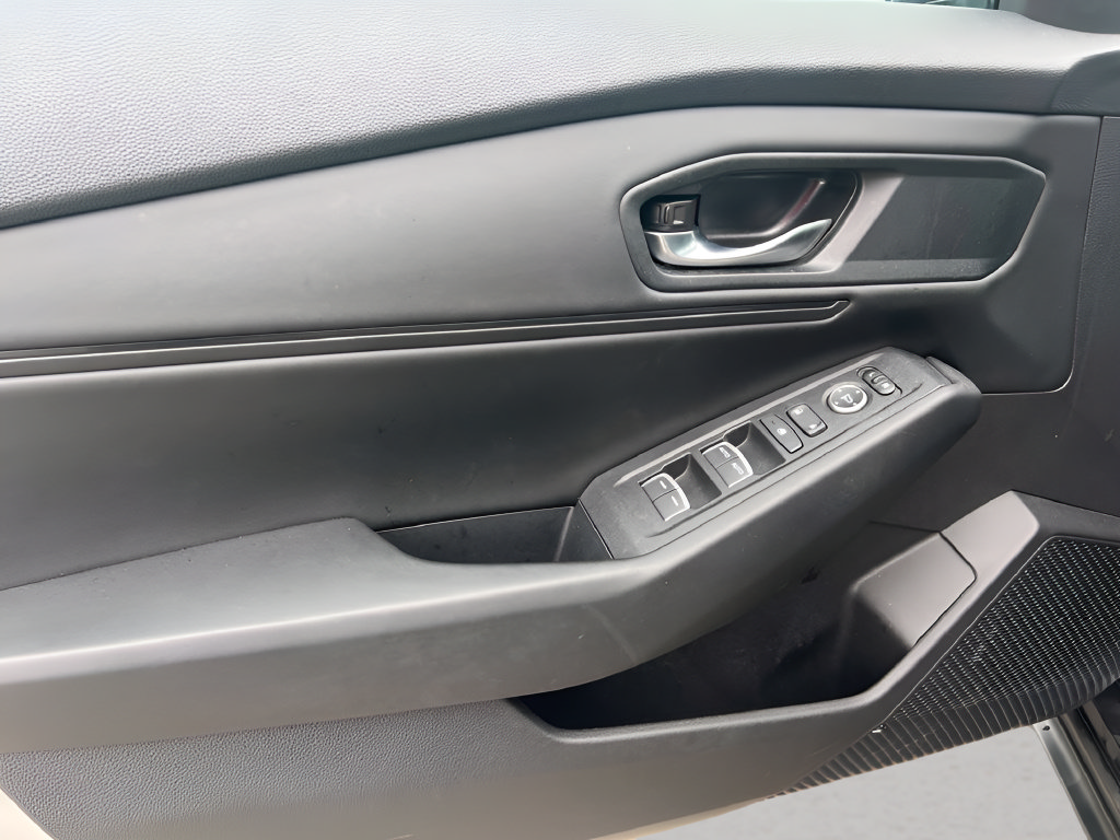 Used 2023 Honda Accord EX image 12