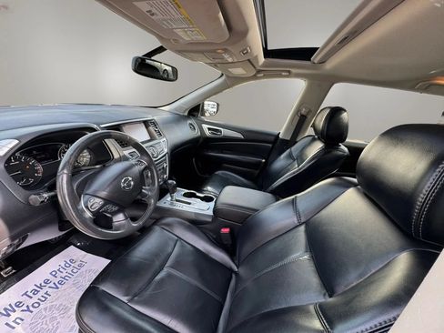 Used 2017 Nissan Pathfinder SL w/ SL Premium Package FWD image 11