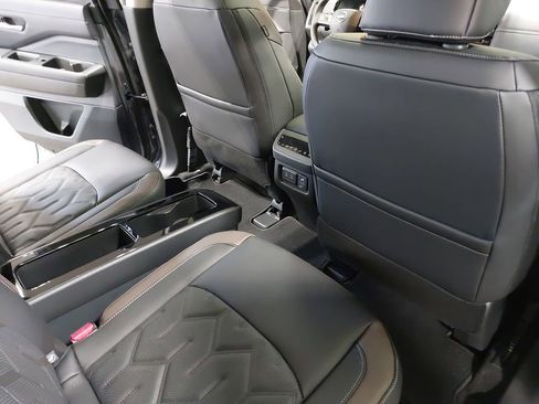 New 2026 Nissan Pathfinder Platinum AWD/4WD image 11