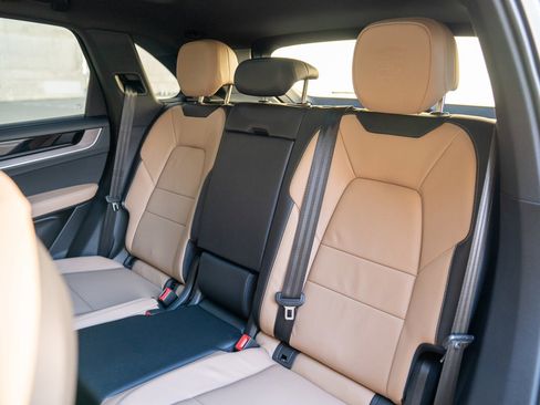 Used 2025 Porsche Cayenne image 22