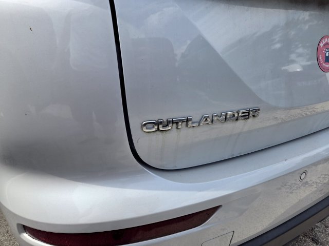 Used 2022 Mitsubishi Outlander ES FWD image 5