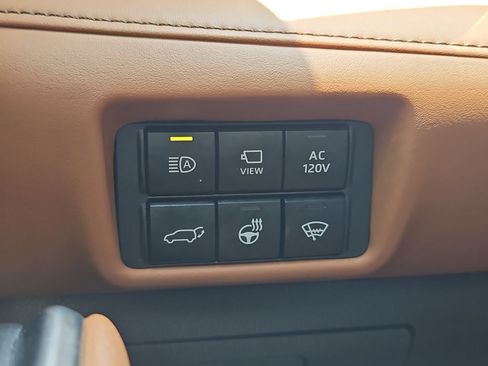 Used 2021 Toyota Highlander Platinum FWD image 31