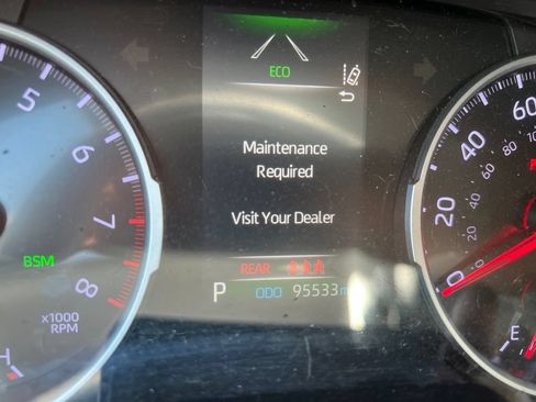 Used 2021 Toyota RAV4 LE FWD image 9