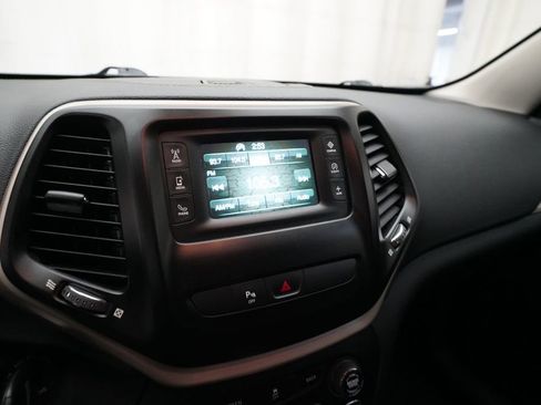 Used 2016 Jeep Cherokee Latitude w/ Safety/Convenience Group image 6