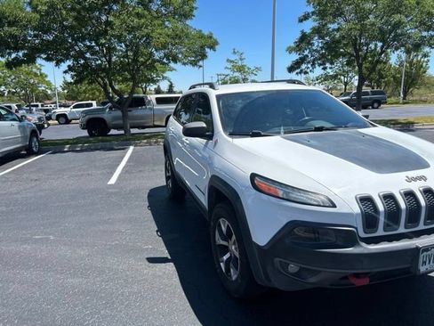 Used 2015 Jeep Cherokee Trailhawk AWD/4WD image 3