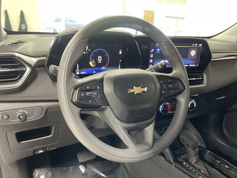 Used 2025 Chevrolet TrailBlazer LT FWD image 14