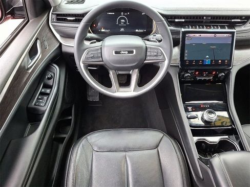 Used 2023 Jeep Grand Cherokee Limited image 11