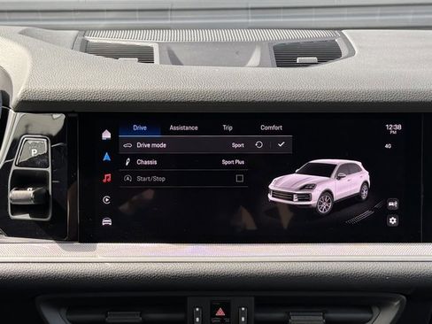 Used 2025 Porsche Cayenne image 25