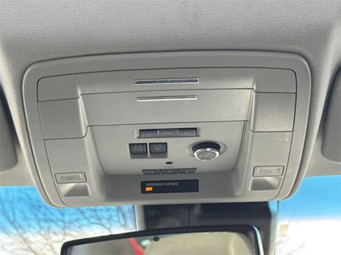 Used 2018 Chevrolet Suburban LT image 20