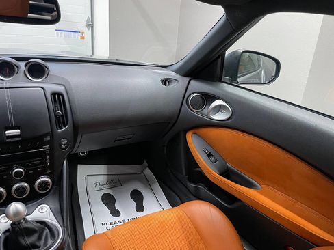 Used 2009 Nissan 370Z Touring w/ Sport Pkg RWD image 22