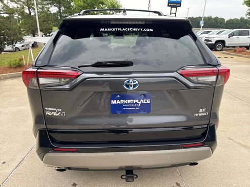 Used 2023 Toyota RAV4 SE image 5