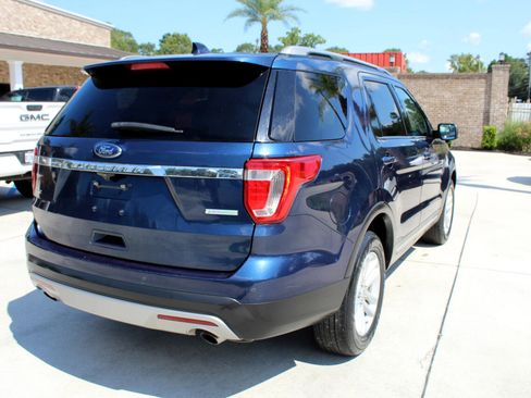 Used 2017 Ford Explorer XLT image 9