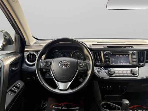 Used 2018 Toyota RAV4 XLE AWD/4WD image 28