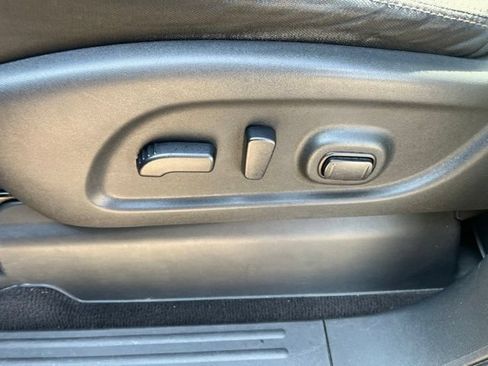 Used 2018 Nissan Titan SV w/ SV Convenience Package AWD/4WD image 10