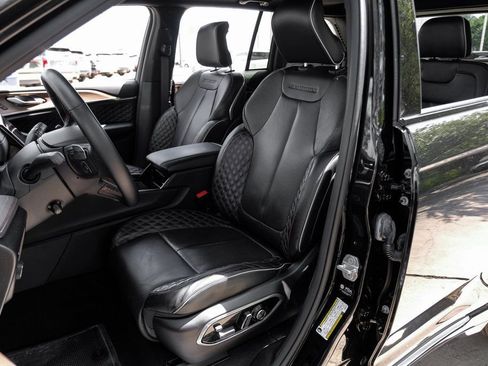 Used 2022 Jeep Grand Cherokee Summit image 8