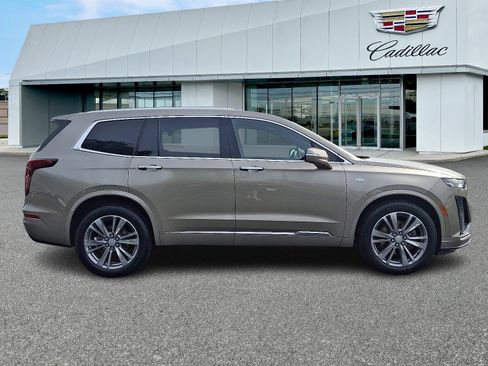 Used 2022 Cadillac XT6 Premium Luxury image 6