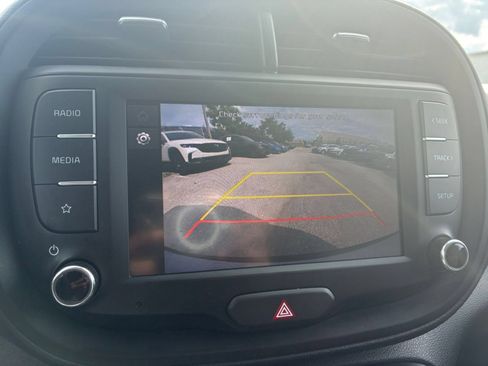 Used 2025 Kia Soul LX w/ LX Technology Package FWD image 16
