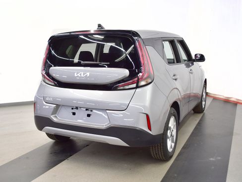 Used 2025 Kia Soul LX w/ LX Technology Package image 8