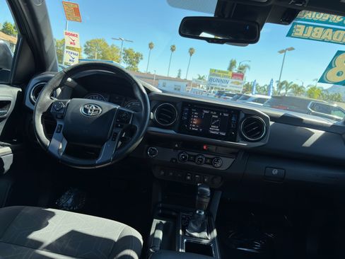 Used 2018 Toyota Tacoma TRD Sport w/ Technology Package image 22