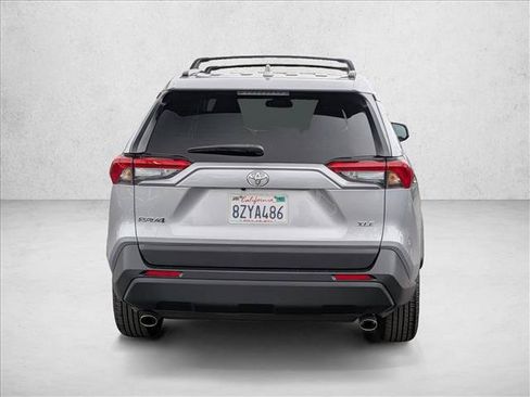 Used 2022 Toyota RAV4 XLE w/ Convenience Package FWD image 6