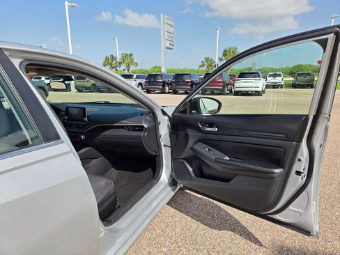 Used 2024 Nissan Altima 2.5 SV FWD image 18