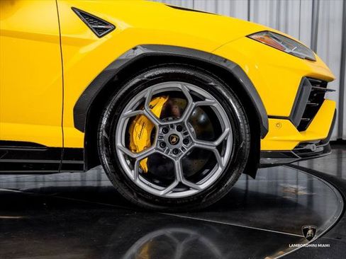 Used 2024 Lamborghini Urus Performante AWD/4WD image 24