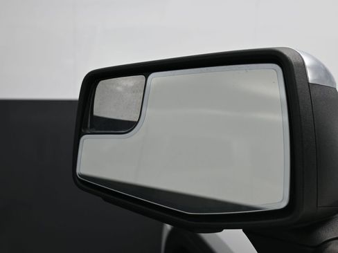 Used 2024 GMC Sierra 1500 SLT RWD image 8