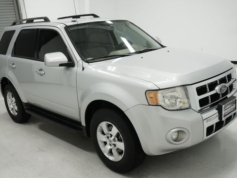 Used 2009 Ford Escape Limited FWD image 3