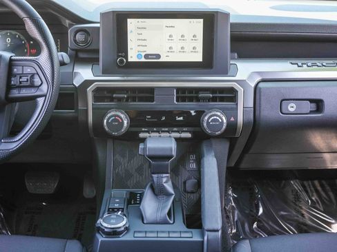 Certified 2025 Toyota Tacoma SR5 AWD/4WD image 14