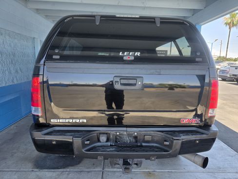 Used 2013 GMC Sierra 2500 Denali w/ Suspension Package, Off-Road AWD/4WD image 4