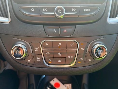 Used 2025 Chevrolet Malibu LT FWD image 24