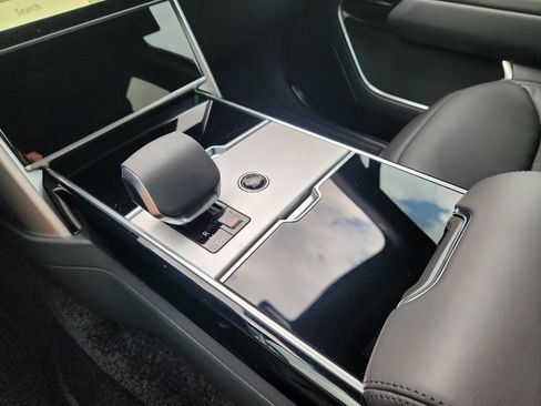 New 2026 Land Rover Range Rover Long Wheelbase SE image 20