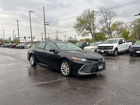 Used 2022 Toyota Camry LE FWD image 4