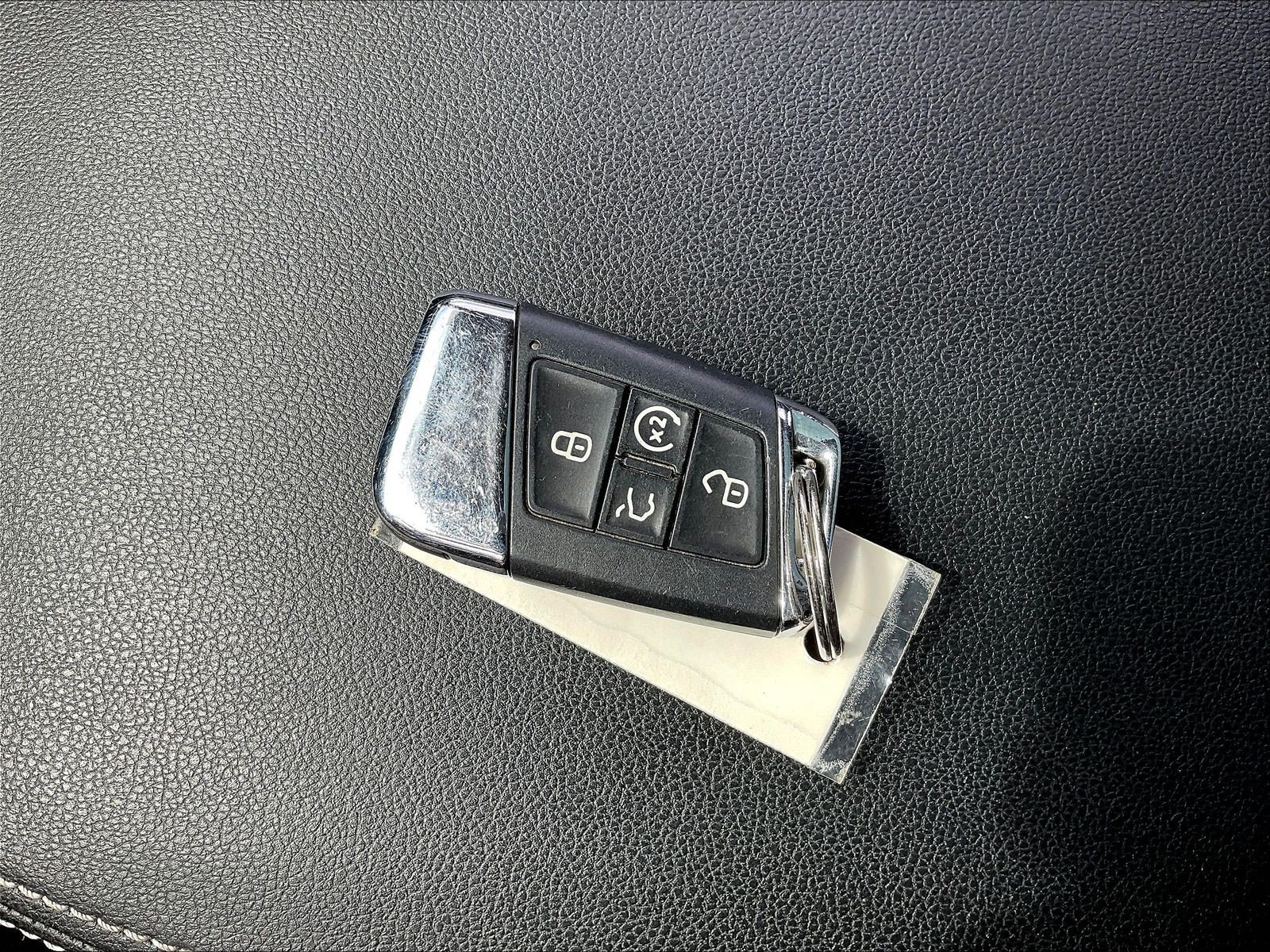 Used 2023 Volkswagen Atlas SE w/ Panoramic Sunroof Package FWD image 36