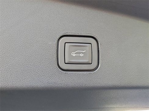 Used 2025 Cadillac Lyriq Luxury image 24