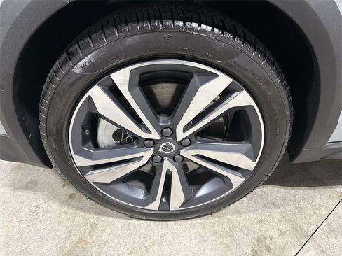Used 2025 Volvo V60 B5 Cross Country Plus image 26