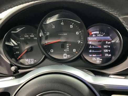 Used 2017 Porsche 718 Cayman RWD image 12