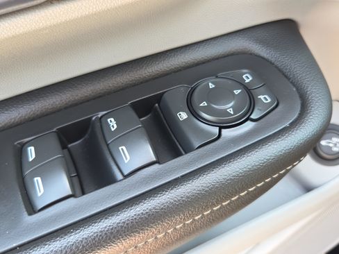 Certified 2024 GMC Terrain SLT FWD image 29