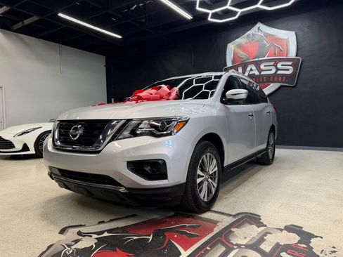 Used 2020 Nissan Pathfinder S AWD/4WD image 2