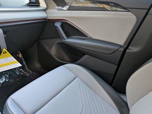 New 2026 Volkswagen Tiguan SE R-Line image 18