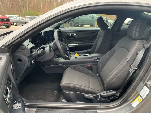 Used 2025 Ford Mustang Coupe RWD image 27