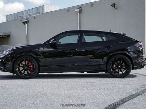 Used 2024 Lamborghini Urus S AWD/4WD image 3