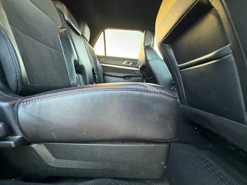 Used 2018 Ford Explorer XLT w/ Equipment Group 202A AWD/4WD image 23